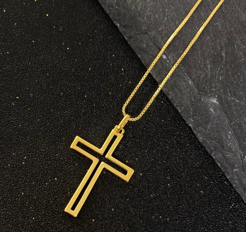 Cross pendant necklace